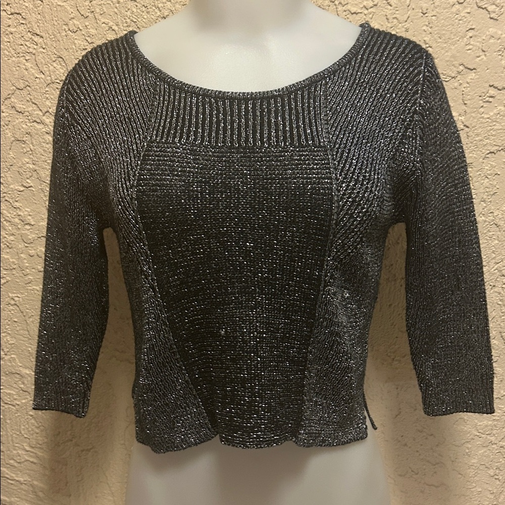 Vera Wang sweater, black size extra small shimmery cropped high low shirt